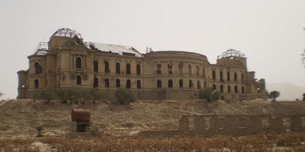 1920-luvulla rakennettu Darulamanin ränsistynyt palatsi