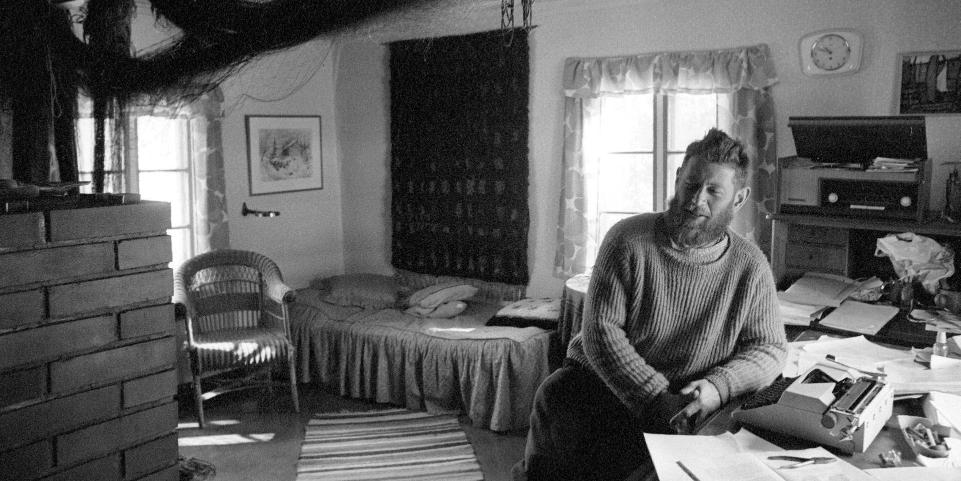 Pentti Linkola kotonaan Kuhmoisissa vuonna 1969.