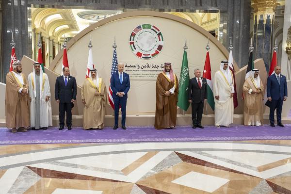 Liittolaiset Joe Biden ja Mohammed bin Salman tapasivat Saudi-Arabiassa kesällä 2022-